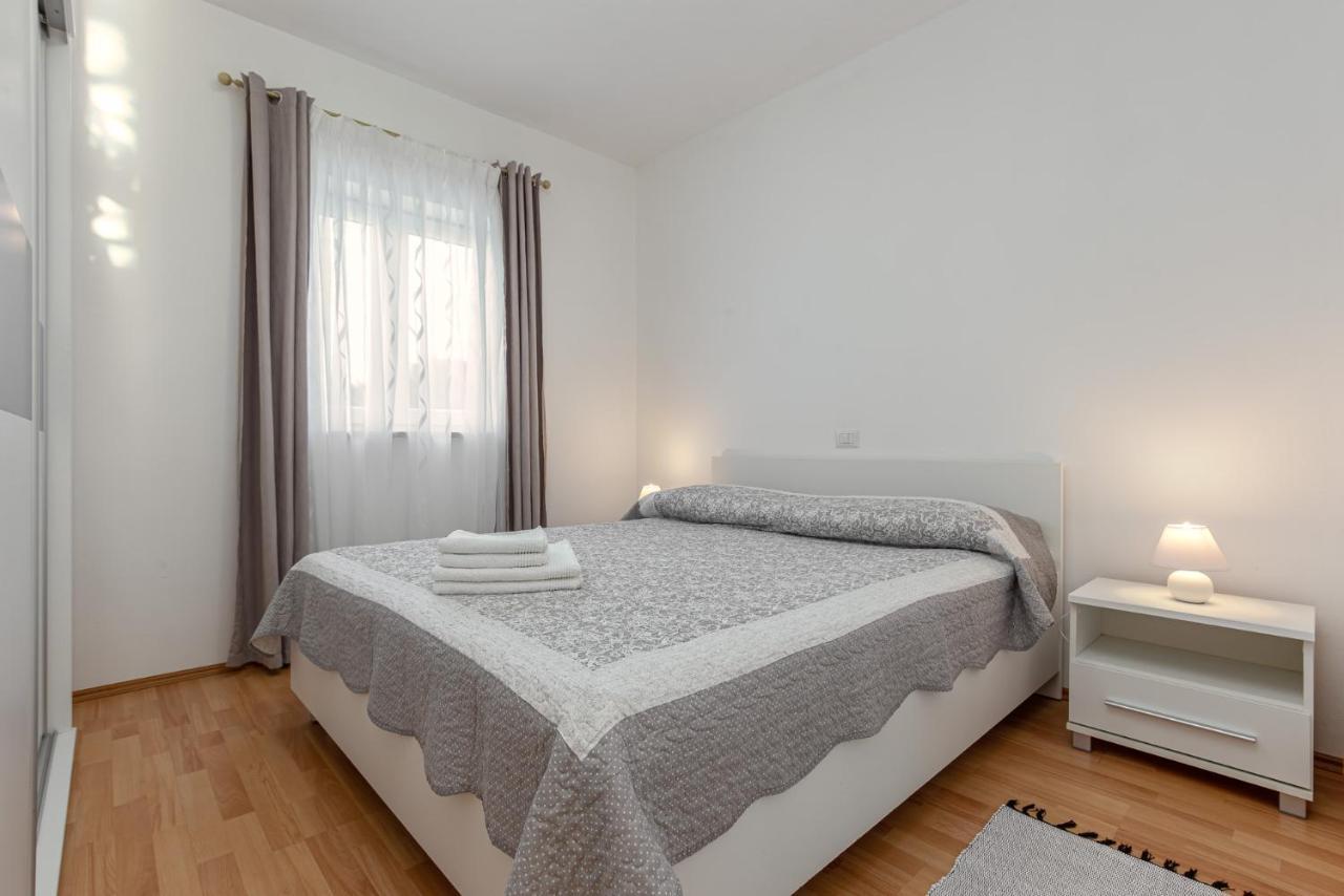 Апартаменты Koraca B4 Kirmenjak Экстерьер фото